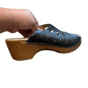 Dansko Sheri Clog Sandal Women’s Size 38 Brown Tooled Roses & Studs Leather